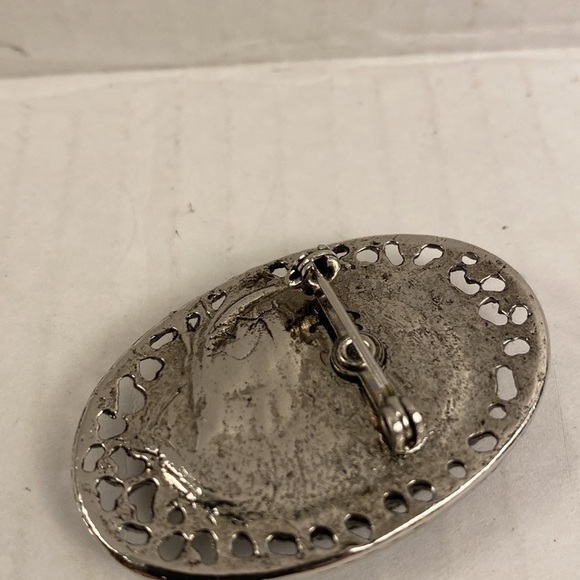 Vintage Cameo brooch pin black white silver tone - Picture 4 of 7